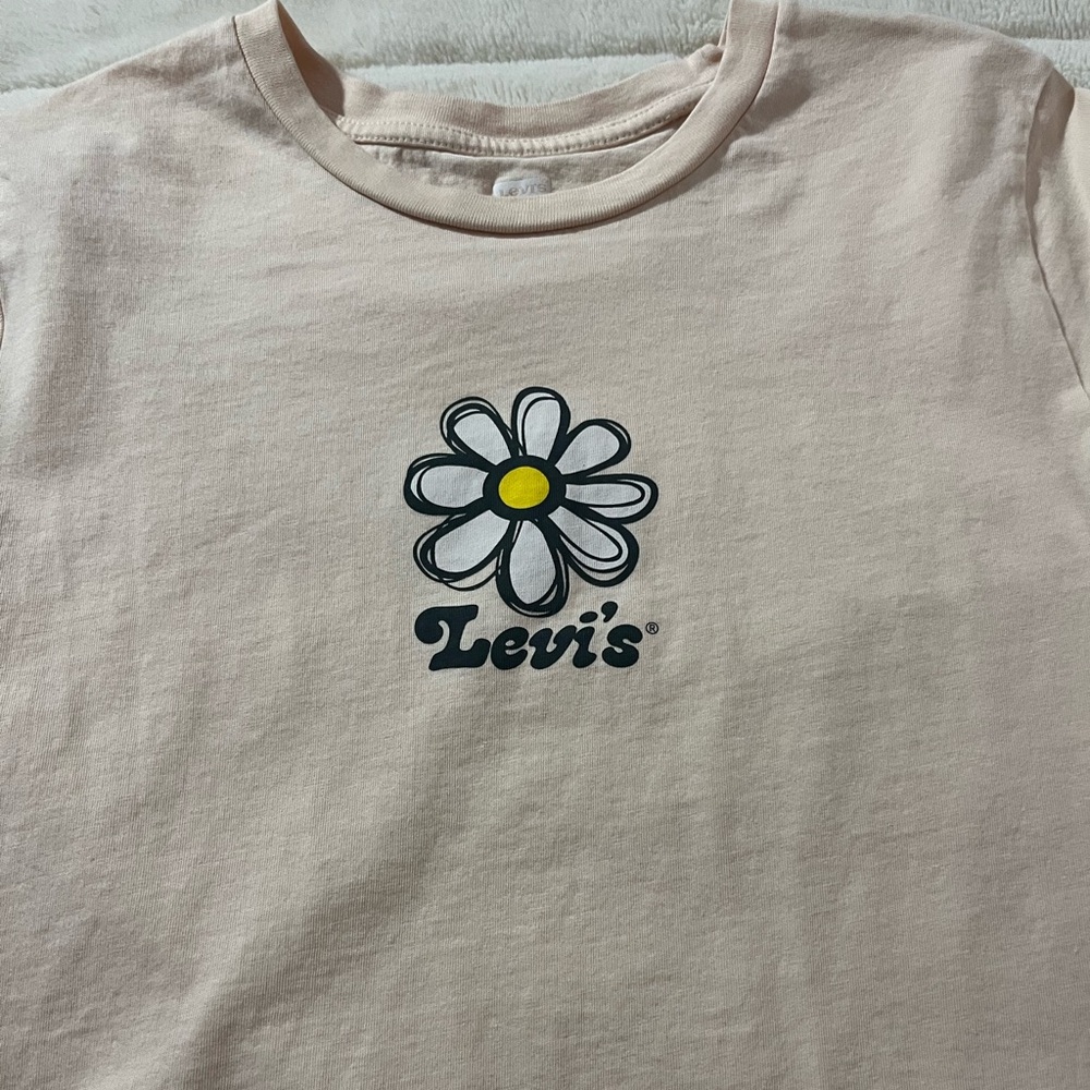 Levi’s Tee - Picture 2 of 4